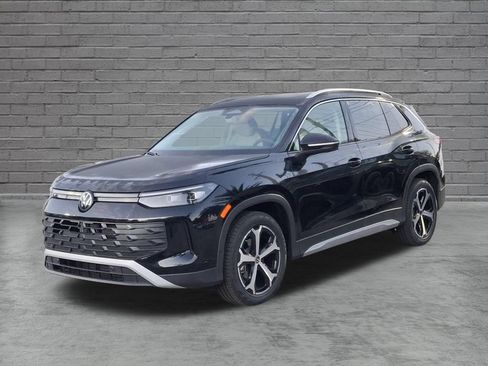 New 2026 Volkswagen Tiguan SE FWD image 3