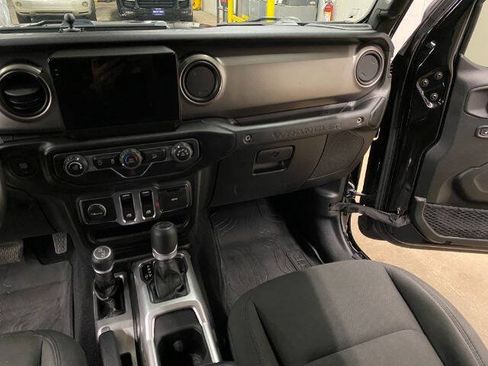 Used 2020 Jeep Wrangler Sport AWD/4WD image 18