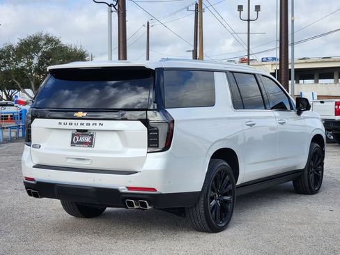 Used 2025 Chevrolet Suburban High Country image 7