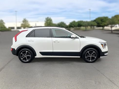 Certified 2024 Kia Niro EX image 7