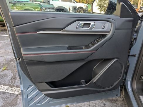 Used 2025 Ford Explorer ST-Line image 13