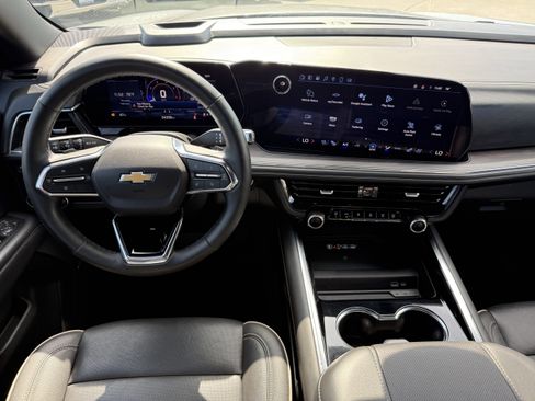 Used 2025 Chevrolet Suburban Premier image 14