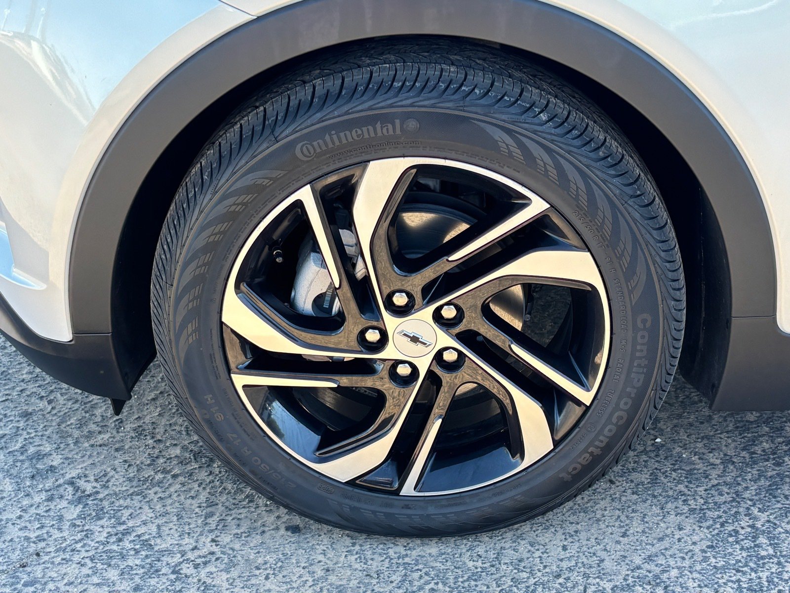 Used 2023 Chevrolet Bolt LT w/ Infotainment Package FWD image 10