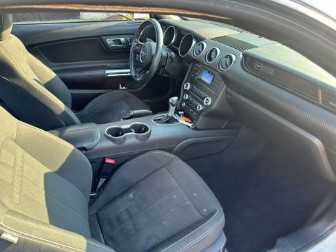 Used 2020 Ford Mustang Coupe RWD image 11