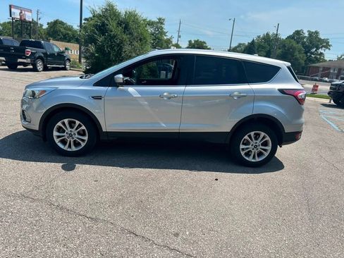 Used 2017 Ford Escape SE FWD image 8