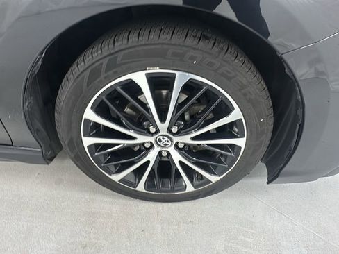 Used 2020 Toyota Camry SE FWD image 9
