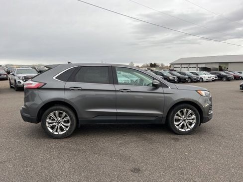 Used 2024 Ford Edge Titanium image 3
