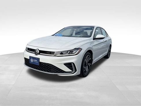 Certified 2025 Volkswagen Jetta SEL image 4
