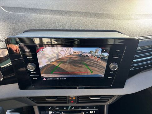 Used 2025 Volkswagen Jetta SE image 17