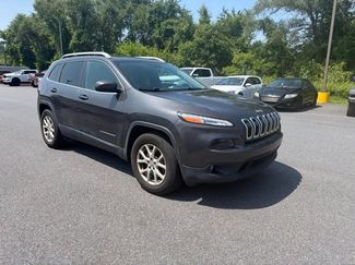 Used 2017 Jeep Cherokee Latitude w/ Comfort/Convenience Group AWD/4WD video 1