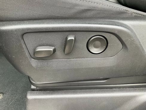 Used 2025 Chevrolet Silverado 1500 LT image 6