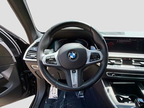 Used 2022 BMW X5 xDrive40i w/ M Sport Package AWD/4WD image 11