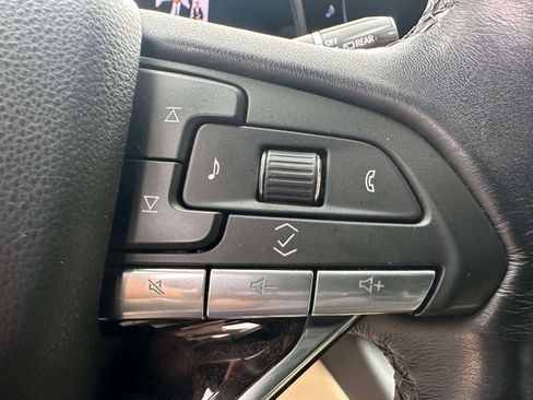 Used 2024 Cadillac Escalade Premium Luxury AWD/4WD image 15