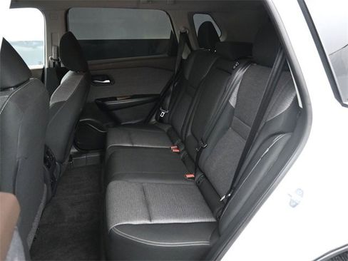 Used 2023 Nissan Rogue SV image 14