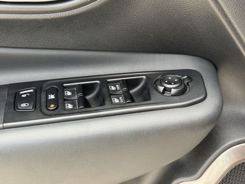 Used 2023 Jeep Renegade Latitude AWD/4WD image 27