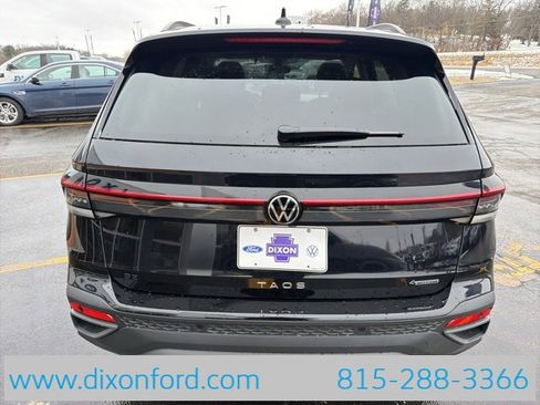 New 2026 Volkswagen Taos SE image 6