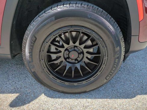 Used 2023 Jeep Grand Cherokee Limited RWD image 34