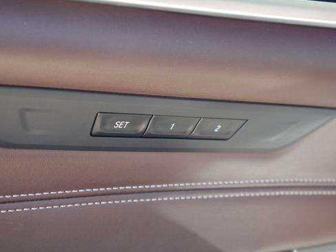 Used 2017 BMW 540i xDrive image 37