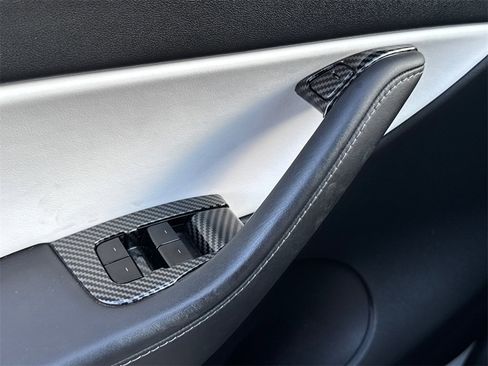 Used 2021 Tesla Model Y 2WD image 11