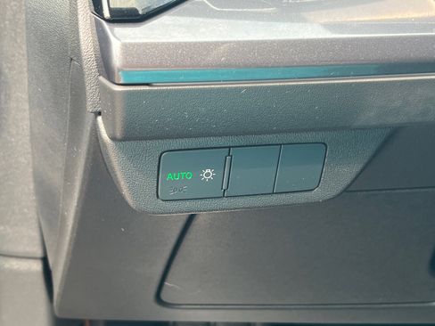 Used 2025 Audi Q4 e-tron Premium Plus image 20