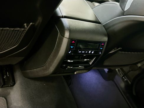 Used 2023 Jeep Grand Cherokee Overland w/ Luxury Tech Group IV AWD/4WD image 29