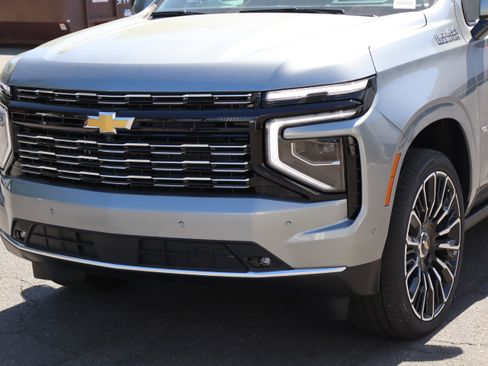New 2026 Chevrolet Suburban High Country AWD/4WD image 5