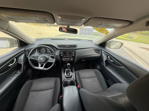 Used 2018 Nissan Rogue SV AWD/4WD image 9