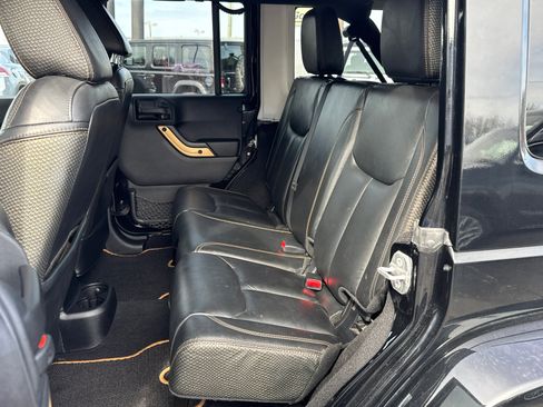 Used 2014 Jeep Wrangler Unlimited Sahara image 6