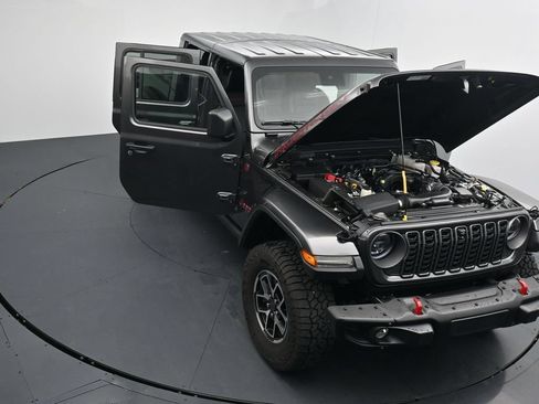 Used 2025 Jeep Gladiator Rubicon AWD/4WD image 39