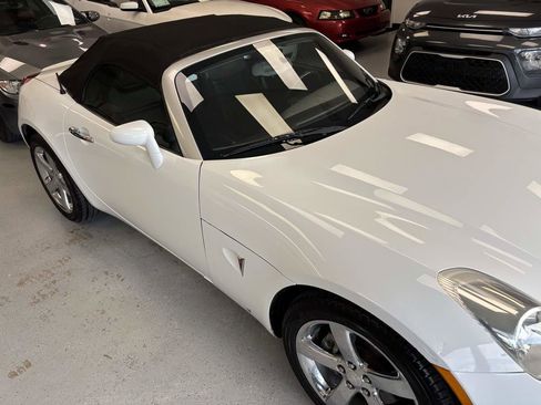 Used 2009 Pontiac Solstice GXP w/ Premium Package image 4