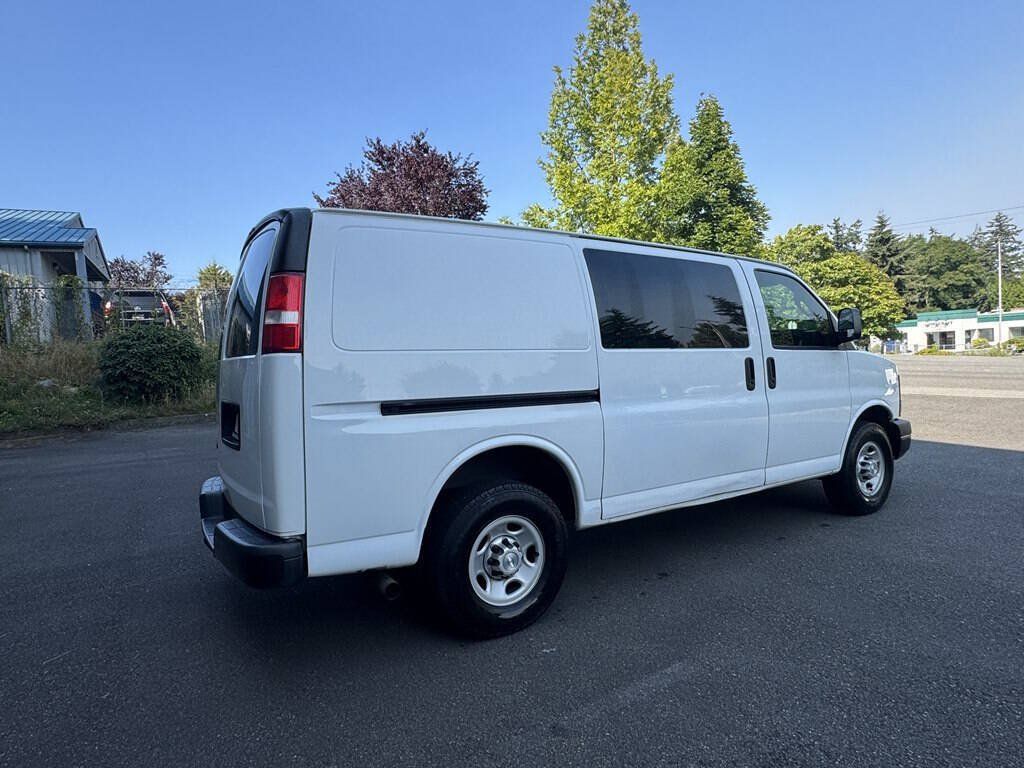 Used 2016 Chevrolet Express 2500 RWD image 3