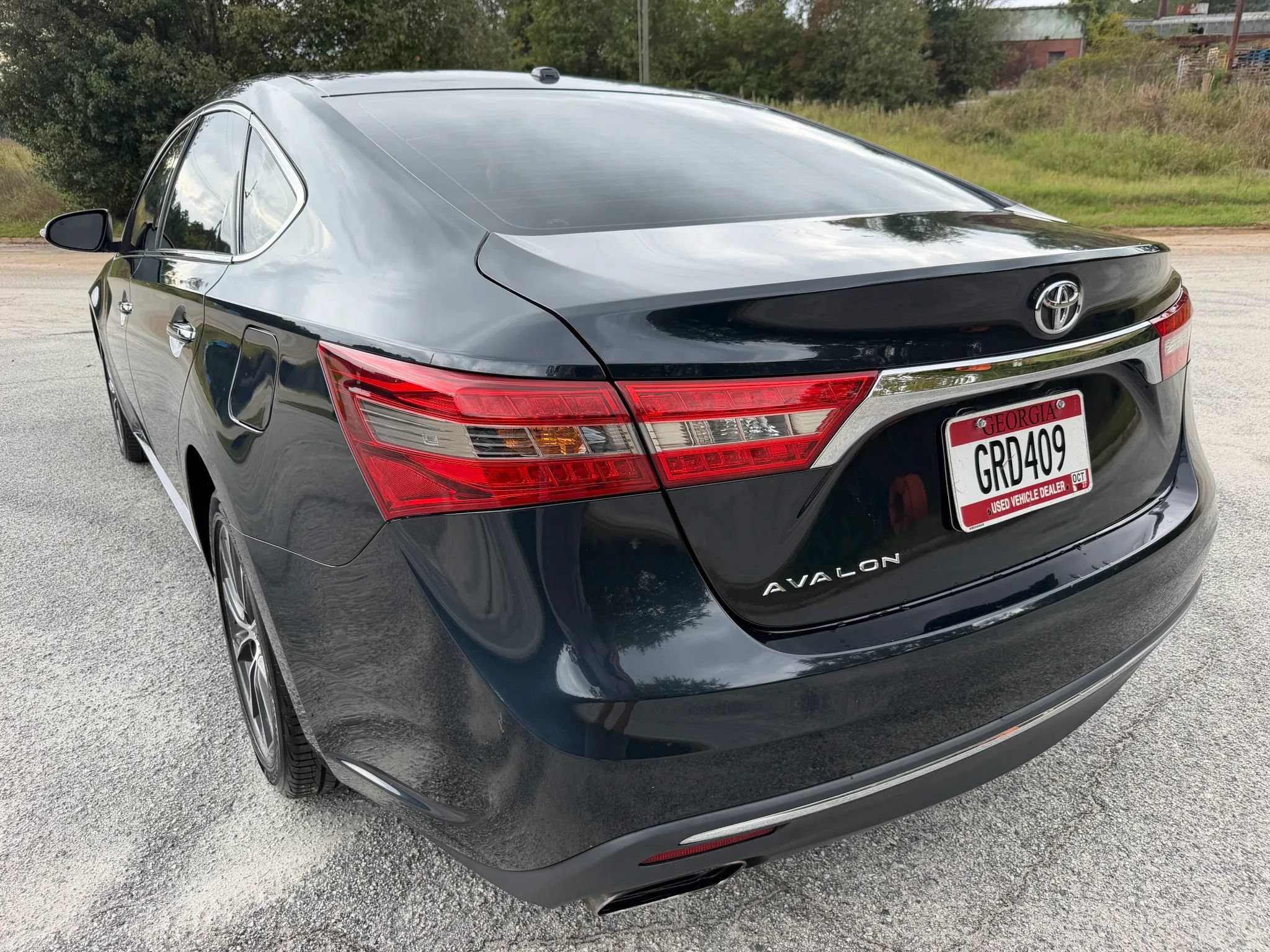 Used 2018 Toyota Avalon XLE FWD image 3