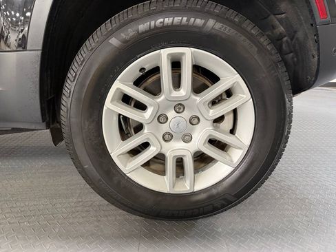 Used 2024 Land Rover Defender 110 S AWD/4WD image 7