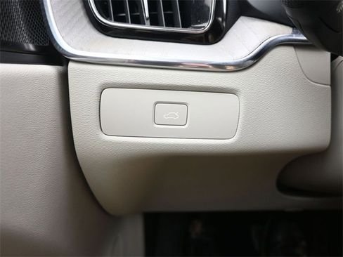 Used 2023 Volvo XC60 B5 Plus w/ Protection Package Premier image 28