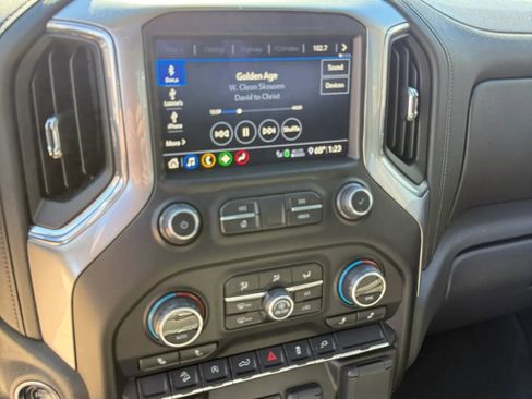 Used 2020 Chevrolet Silverado 1500 LT Trail Boss image 19