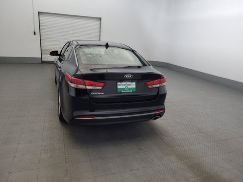 Used 2018 Kia Optima LX w/ 17" Alloy Wheels Package FWD image 6