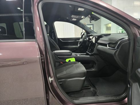 Certified 2025 GMC Acadia Elevation image 11