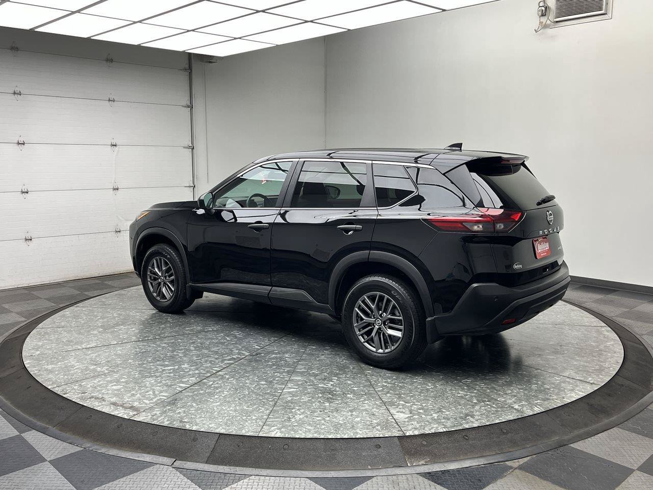 Used 2021 Nissan Rogue S AWD/4WD image 2