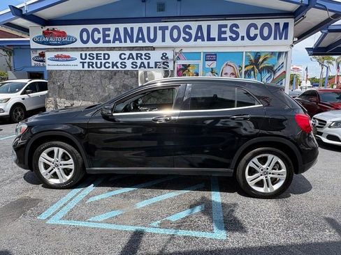 Used 2018 Mercedes-Benz GLA 250 4MATIC w/ Premium Package image 11