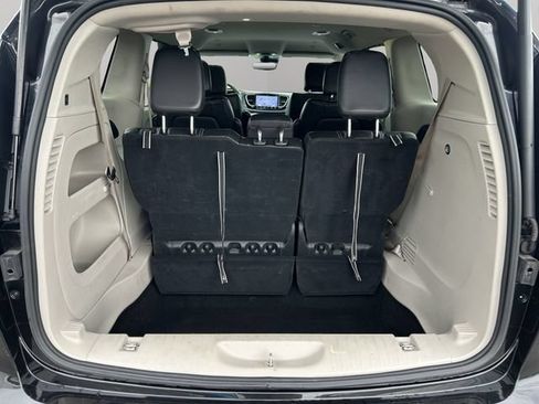 Used 2023 Chrysler Pacifica Touring-L FWD image 26