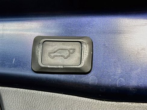 Used 2019 Toyota RAV4 XLE w/ Convenience Package FWD image 28
