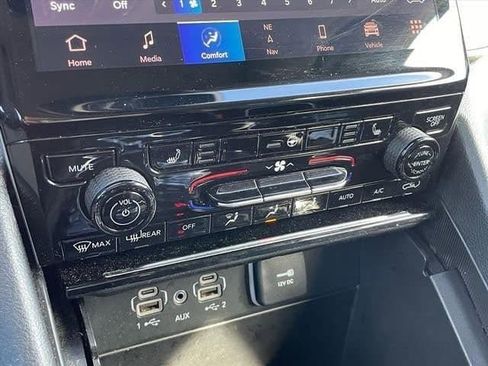 Used 2024 Jeep Grand Cherokee Limited image 20