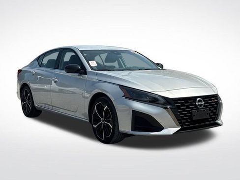 Used 2025 Nissan Altima 2.5 SR FWD image 9