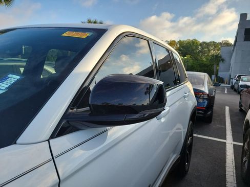 Used 2023 Jeep Grand Cherokee Altitude image 5