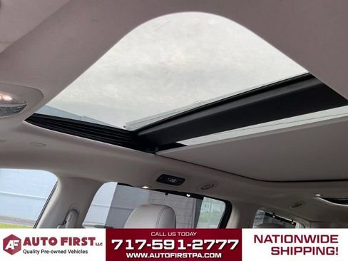 Used 2019 Chrysler Pacifica Limited w/ Advanced Safetytec Group FWD image 16