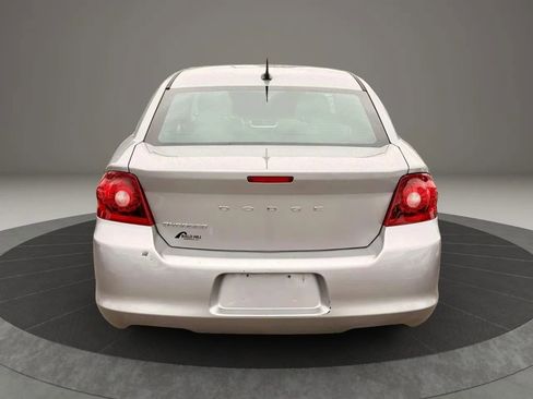 Used 2013 Dodge Avenger SE image 4