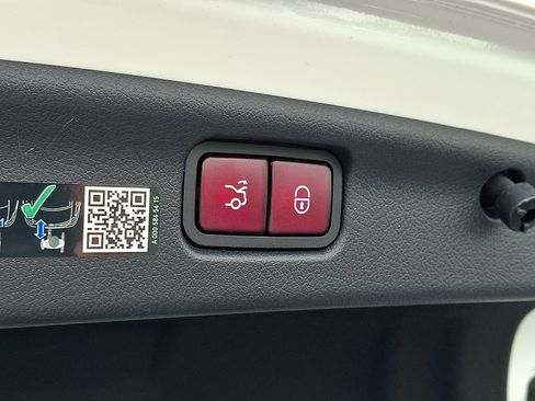 Certified 2025 Mercedes-Benz C 300 4MATIC Sedan image 28