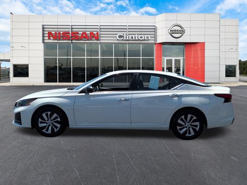 Used 2025 Nissan Altima 2.5 S FWD image 6