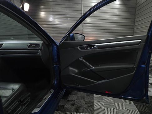 Used 2017 Volkswagen Passat 1.8T R-Line image 31