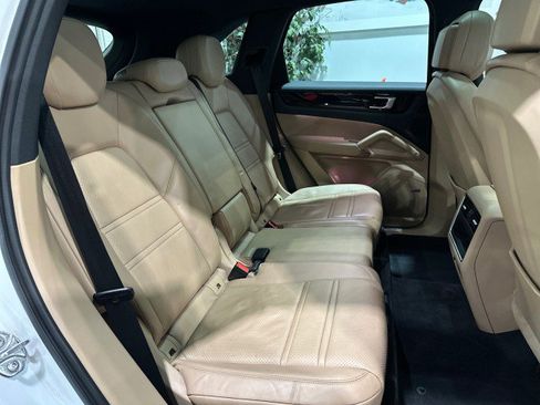 Used 2019 Porsche Cayenne AWD/4WD image 46